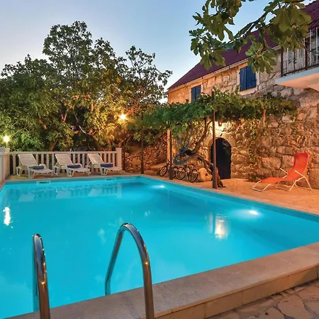בית נופש 3 Bedroom Lovely In *