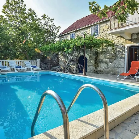 3 Bedroom Lovely Home In Kucice *