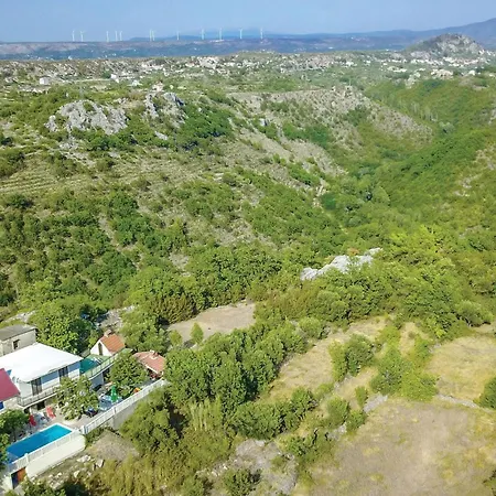 3 Bedroom Lovely Home In Kucice Holiday home