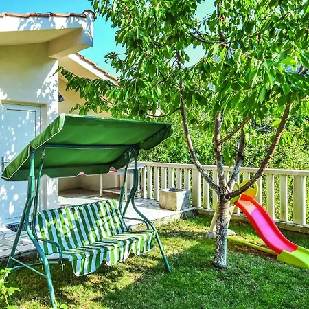 3 Bedroom Lovely Home In Kucice Holiday home Kucice