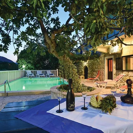 Holiday home 3 Bedroom Lovely Home In Kucice Kucice