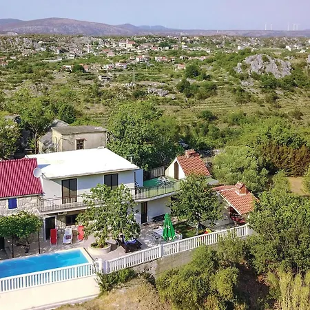 3 Bedroom Lovely Home In Kucice Kucice