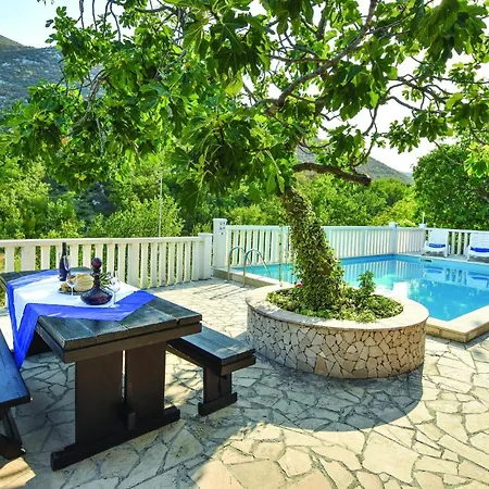 Holiday home 3 Bedroom Lovely Home In Kucice