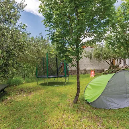Holiday home 3 Bedroom Lovely Home In Kucice *