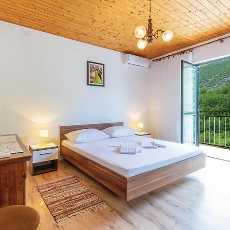Holiday home 3 Bedroom Lovely Home In Kucice Kucice