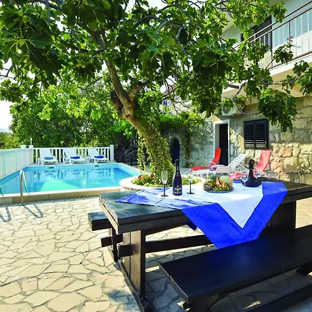 3 Bedroom Lovely In בית נופש Kučiće