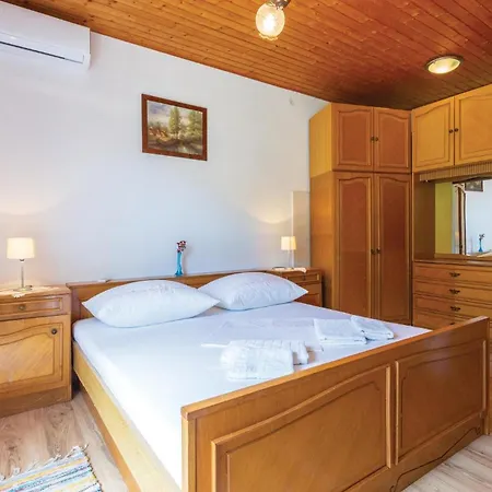 Holiday home 3 Bedroom Lovely Home In Kucice *